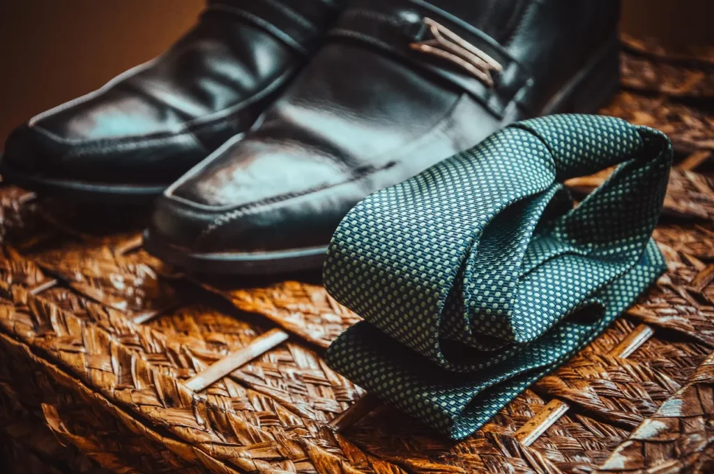 Ponadczasowa elegancja: Jakie elementy powinna zawierać prawdziwa moda męska?